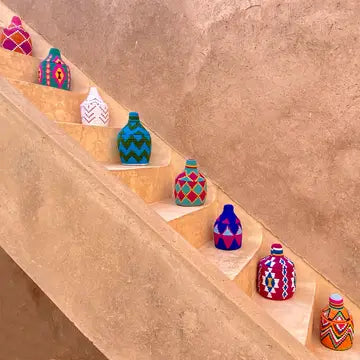 Kleine bunte Berberkörbe