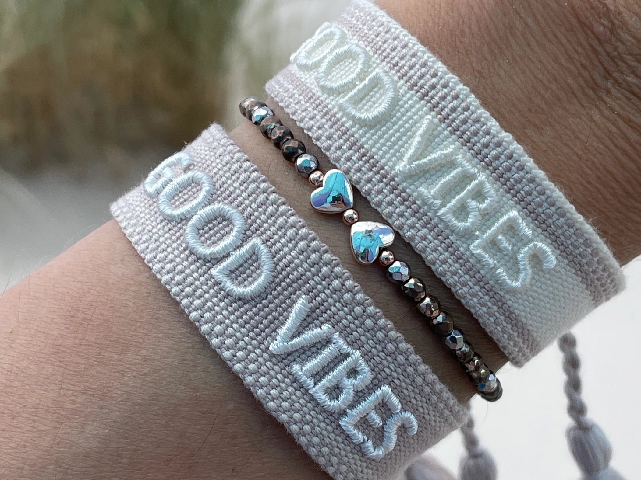 GOOD VIBES Statement Armband gewebt, bestickt