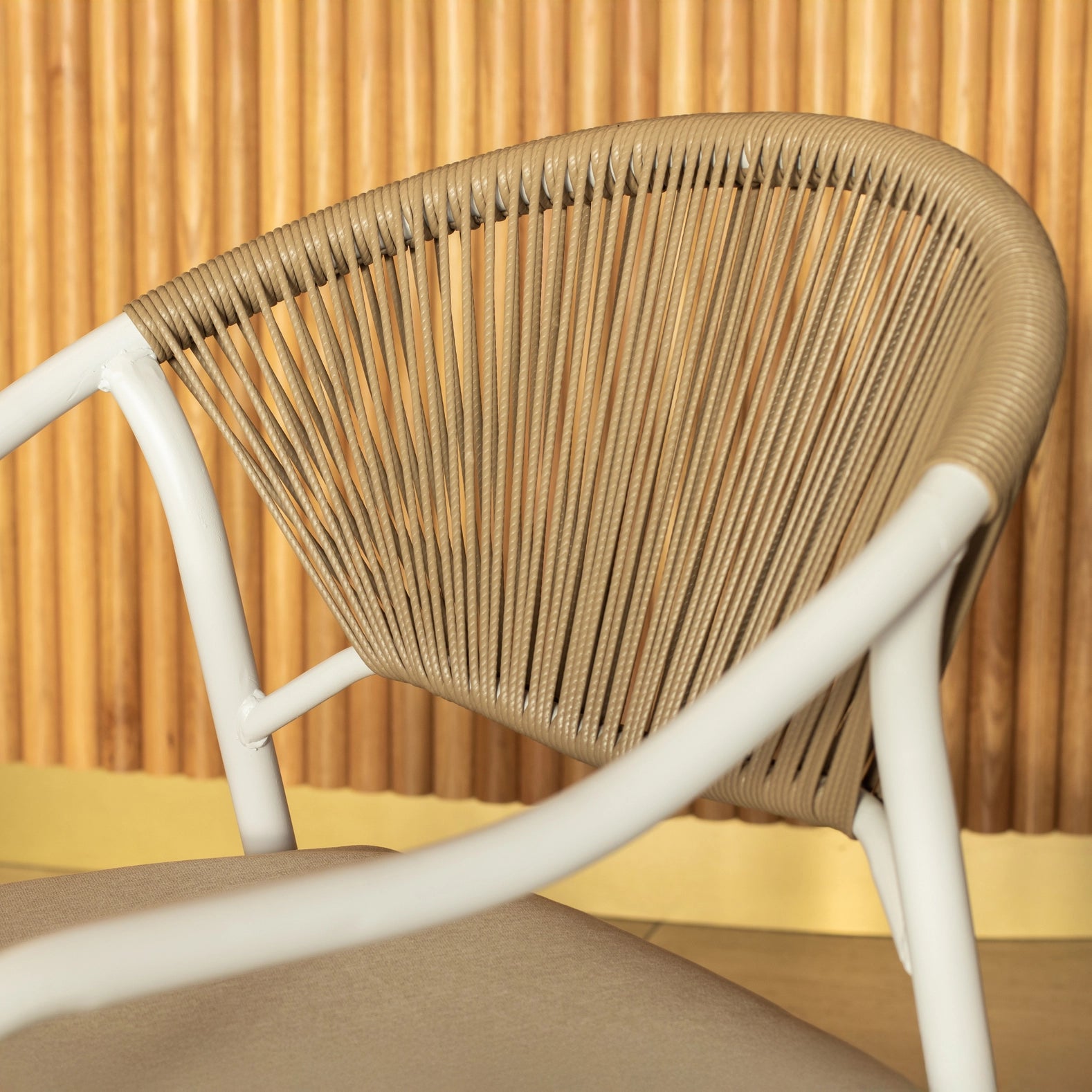 WEISSE STAHL- UND SYNTHETIK-RATTAN-GARTENLOUNGE SANTORINI