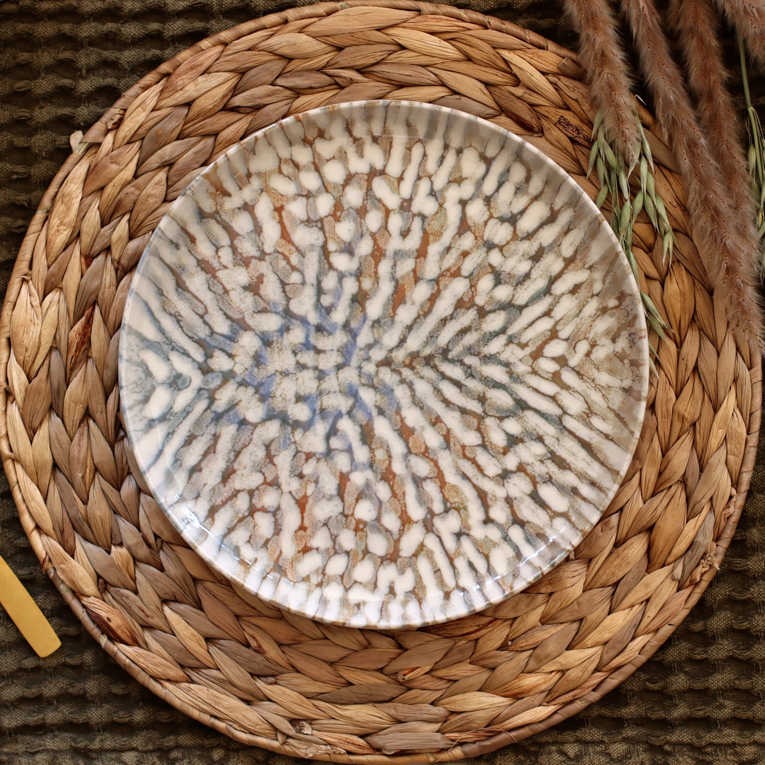 Amber Speiseteller 26 cm aus braunem und beigem Steinzeug