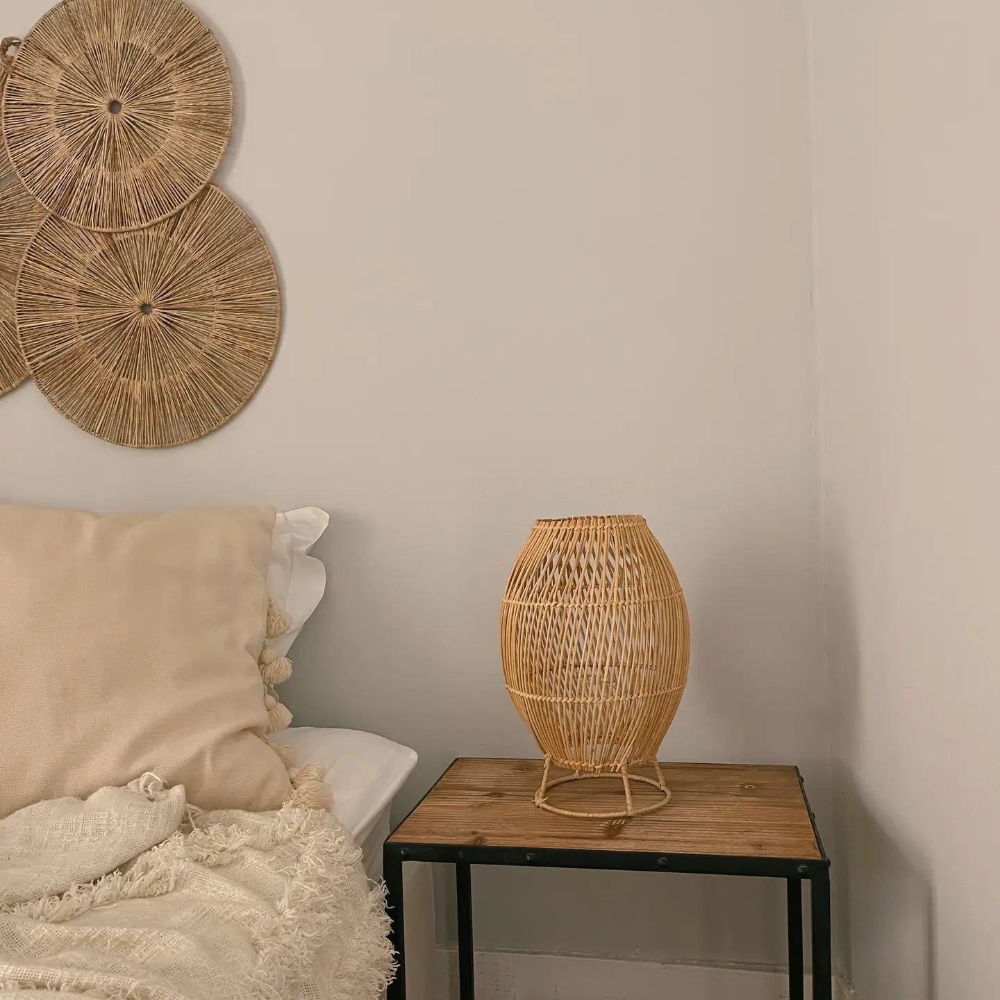 Ermera Rattan-Tischlampe