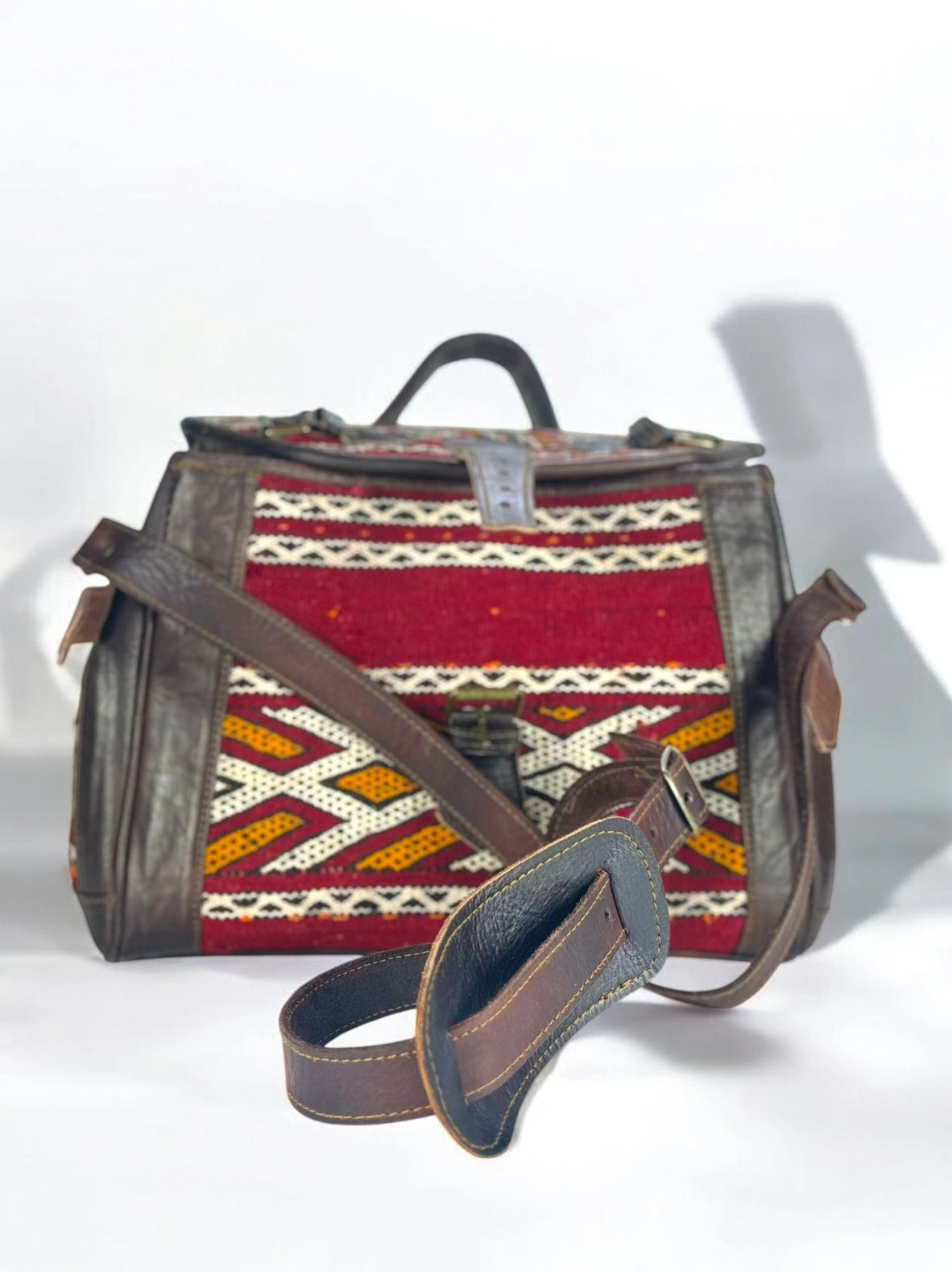 Handgefertigte marokkanische Tasche aus Leder und Kelim