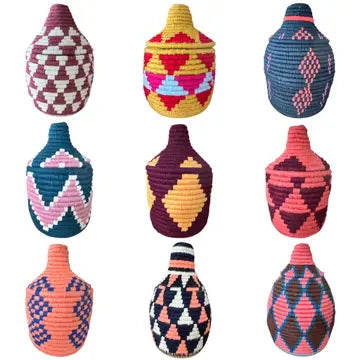 Kleine bunte Berberkörbe