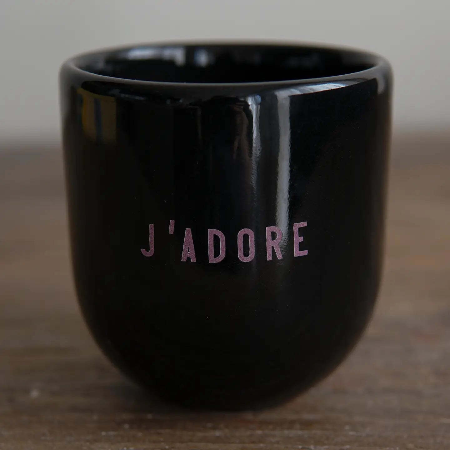Sisi-Tasse, J'adore schwarz