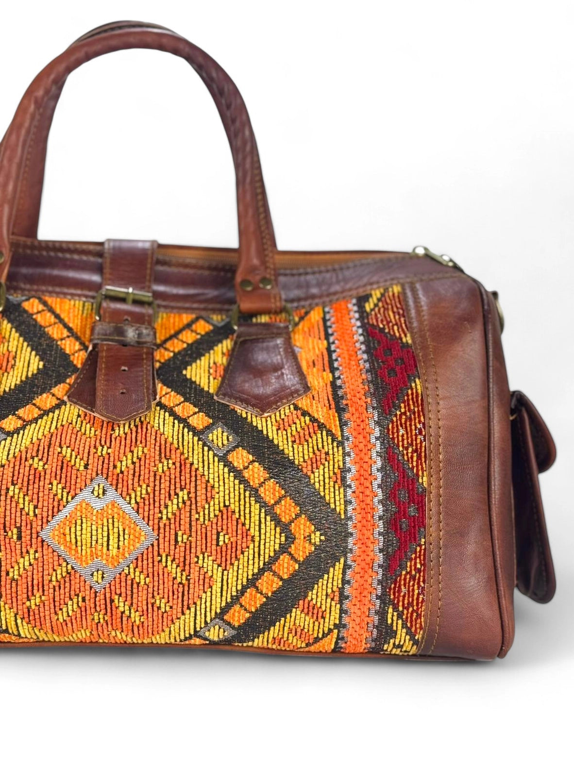 Handgefertigte Reisetasche aus Leder und Kelim — Marokkanische Reisetasche