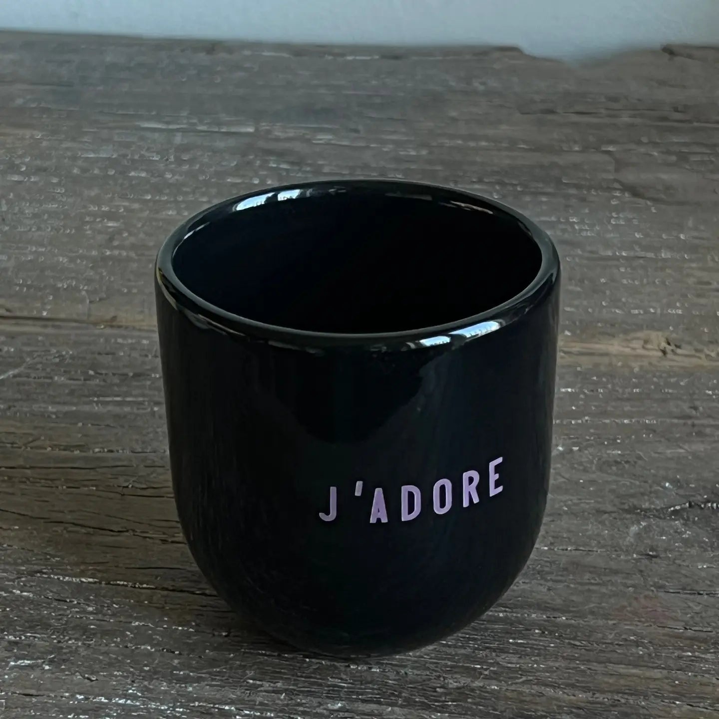 Sisi-Tasse, J'adore schwarz
