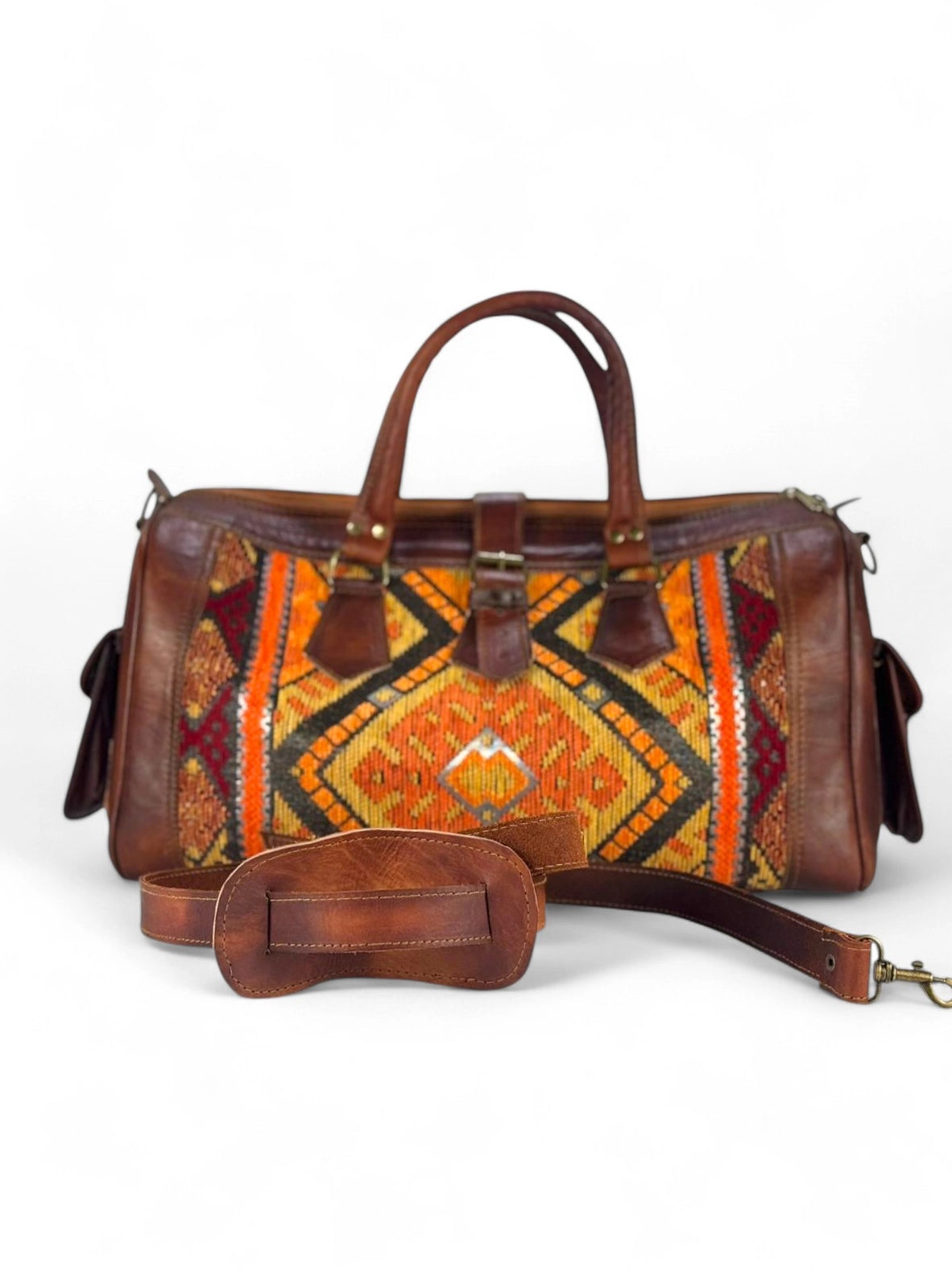 Handgefertigte Reisetasche aus Leder und Kelim — Marokkanische Reisetasche