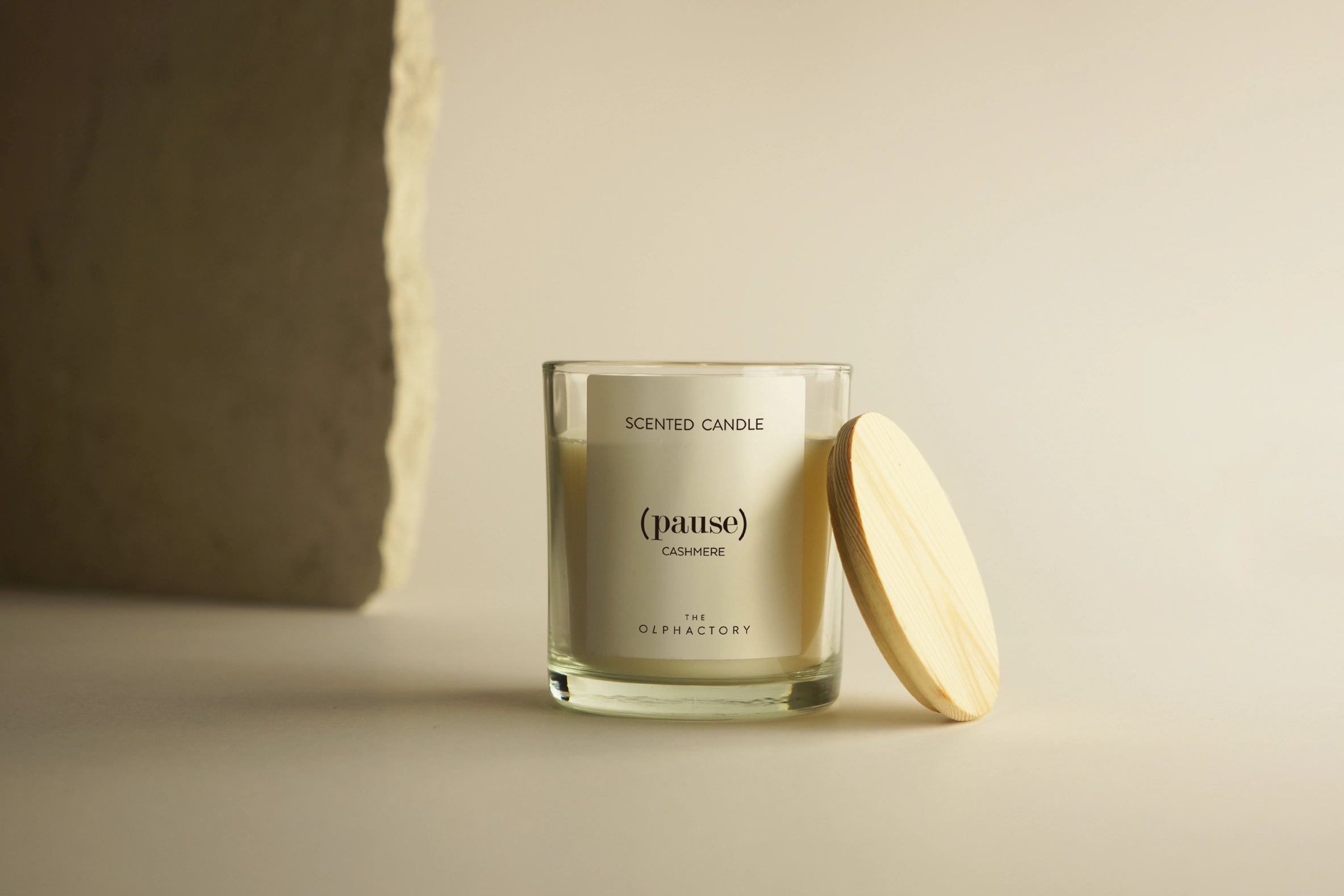 THE OLPHACTORY CASHMERE Pflanzenwachskerze 200g