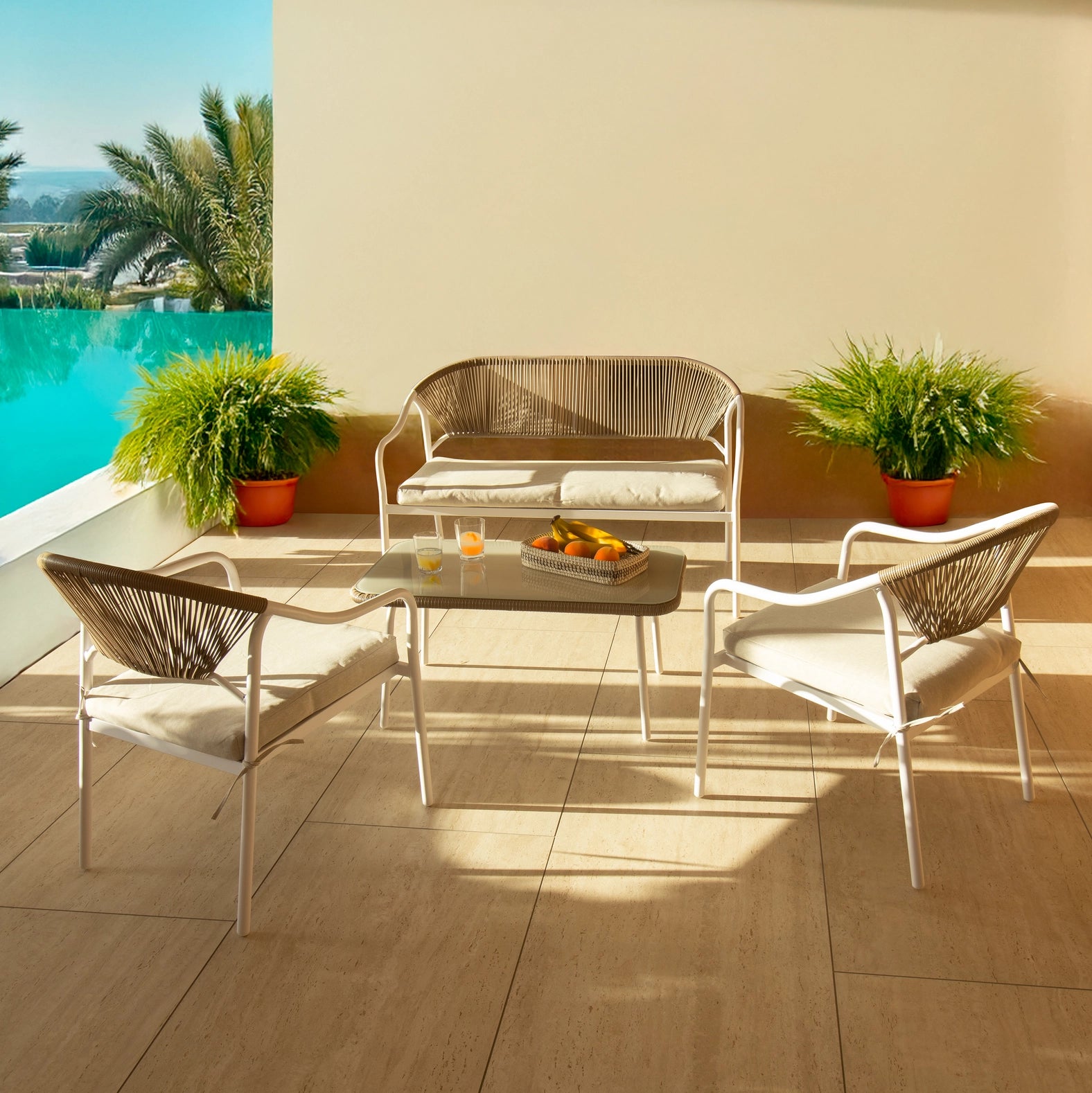 WEISSE STAHL- UND SYNTHETIK-RATTAN-GARTENLOUNGE SANTORINI
