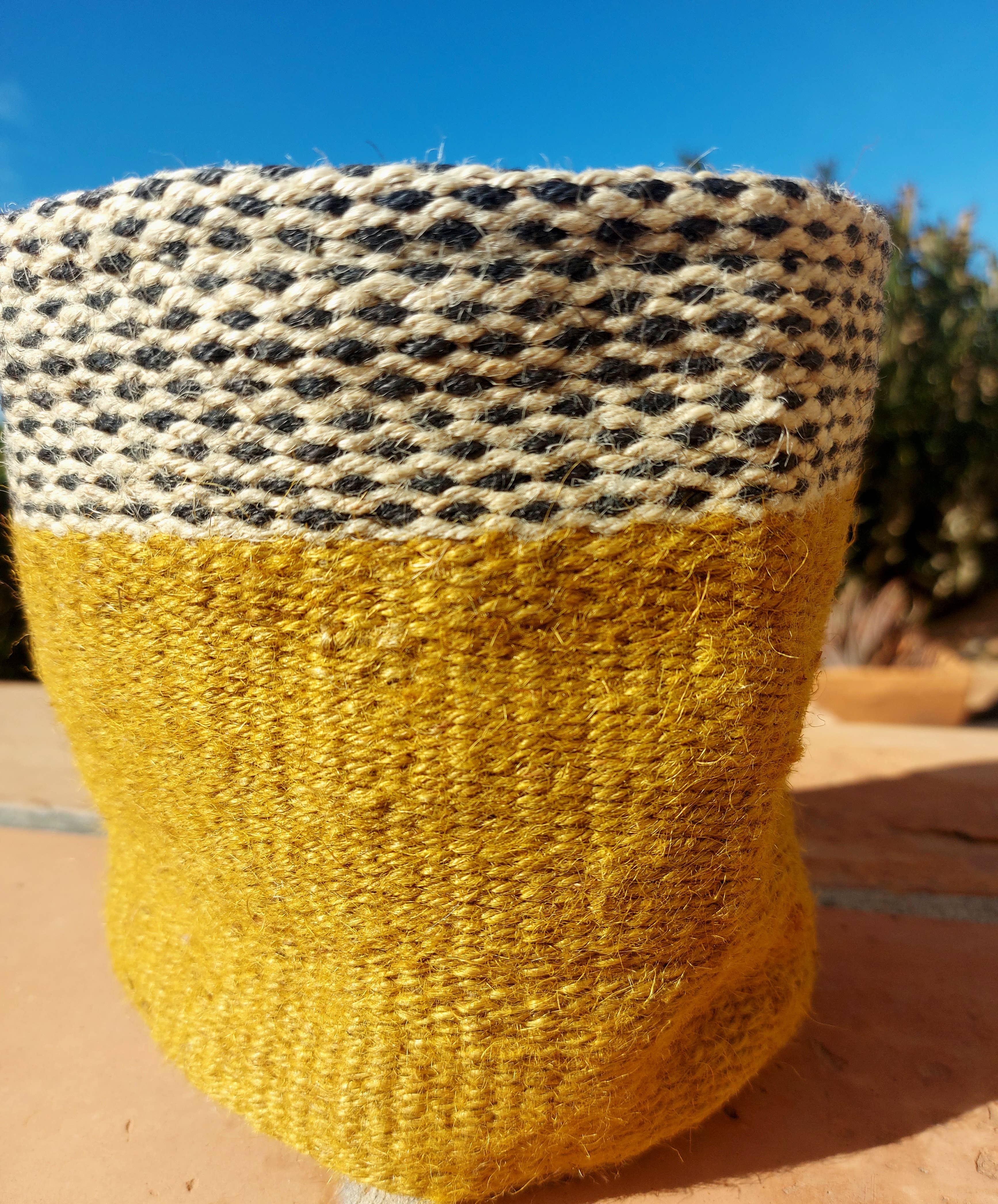 KORB AUS JUTE