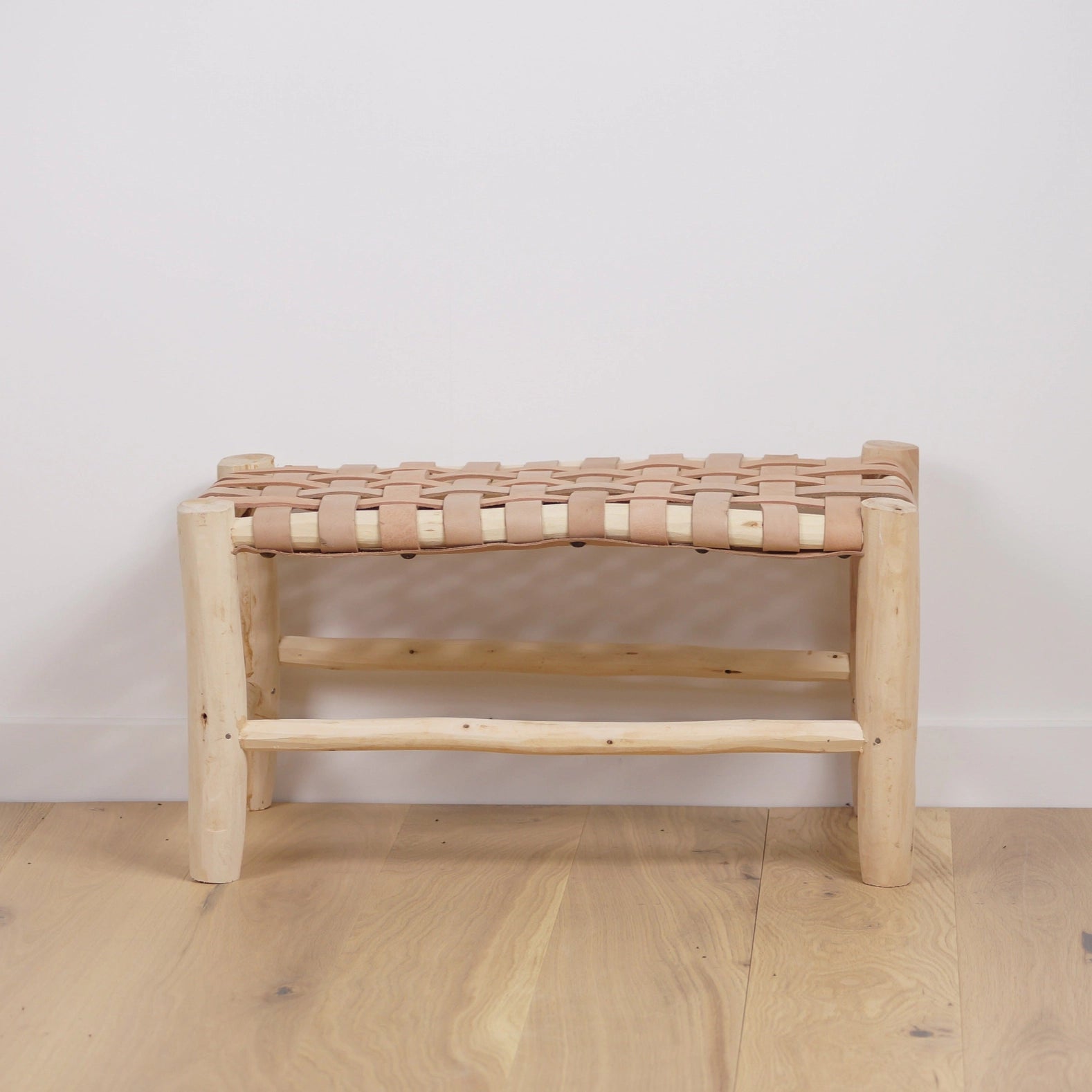 Kleine marokkanische Bank aus Holz und Leder