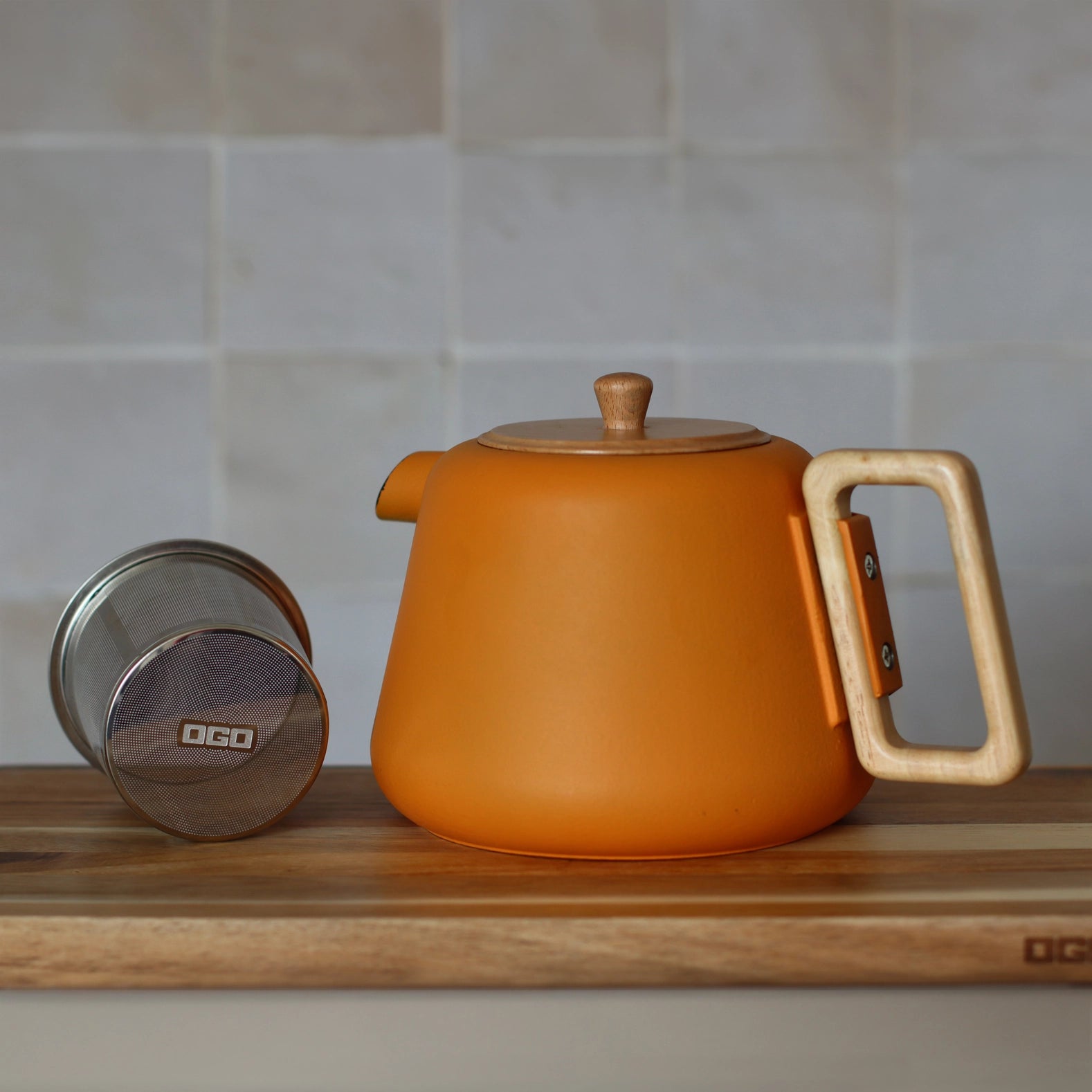 1000 ml gelbe Viggo-Teekanne aus Gusseisen