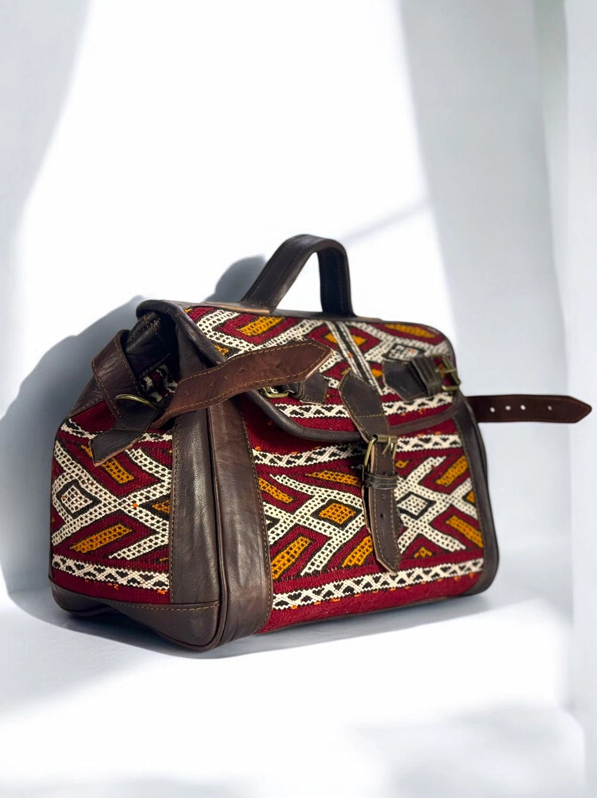 Handgefertigte marokkanische Tasche aus Leder und Kelim