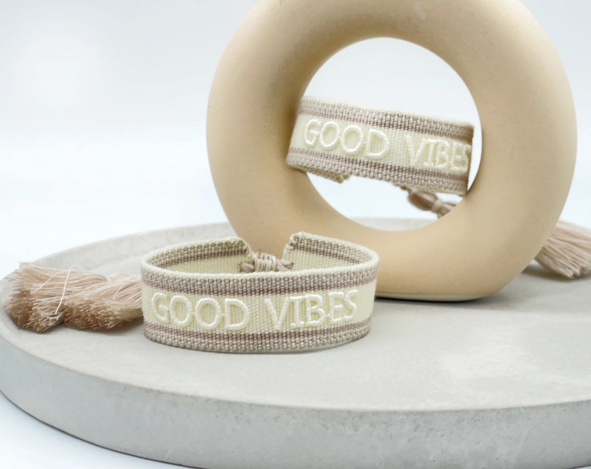 GOOD VIBES Statement Armband gewebt, bestickt