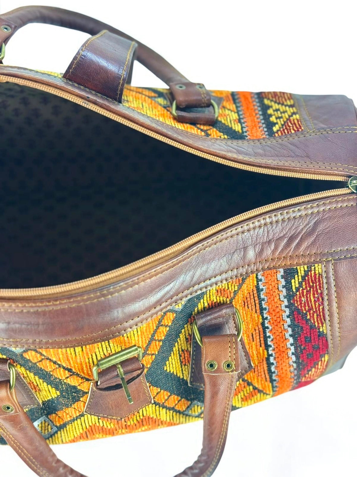 Handgefertigte Reisetasche aus Leder und Kelim — Marokkanische Reisetasche