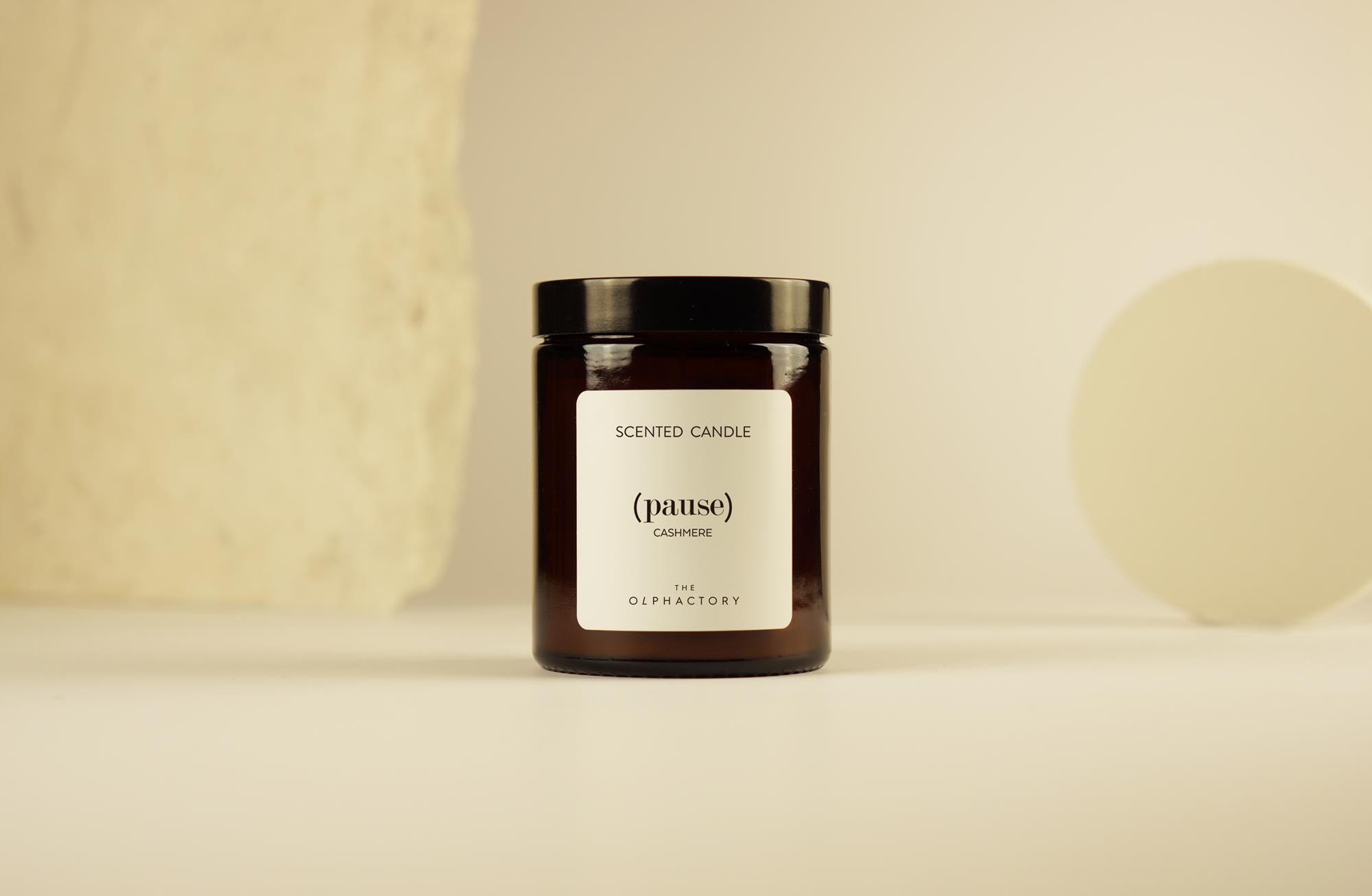 PFLANZLICHE WACHSKERZE THE OLPHACTORY CASHMERE 135g