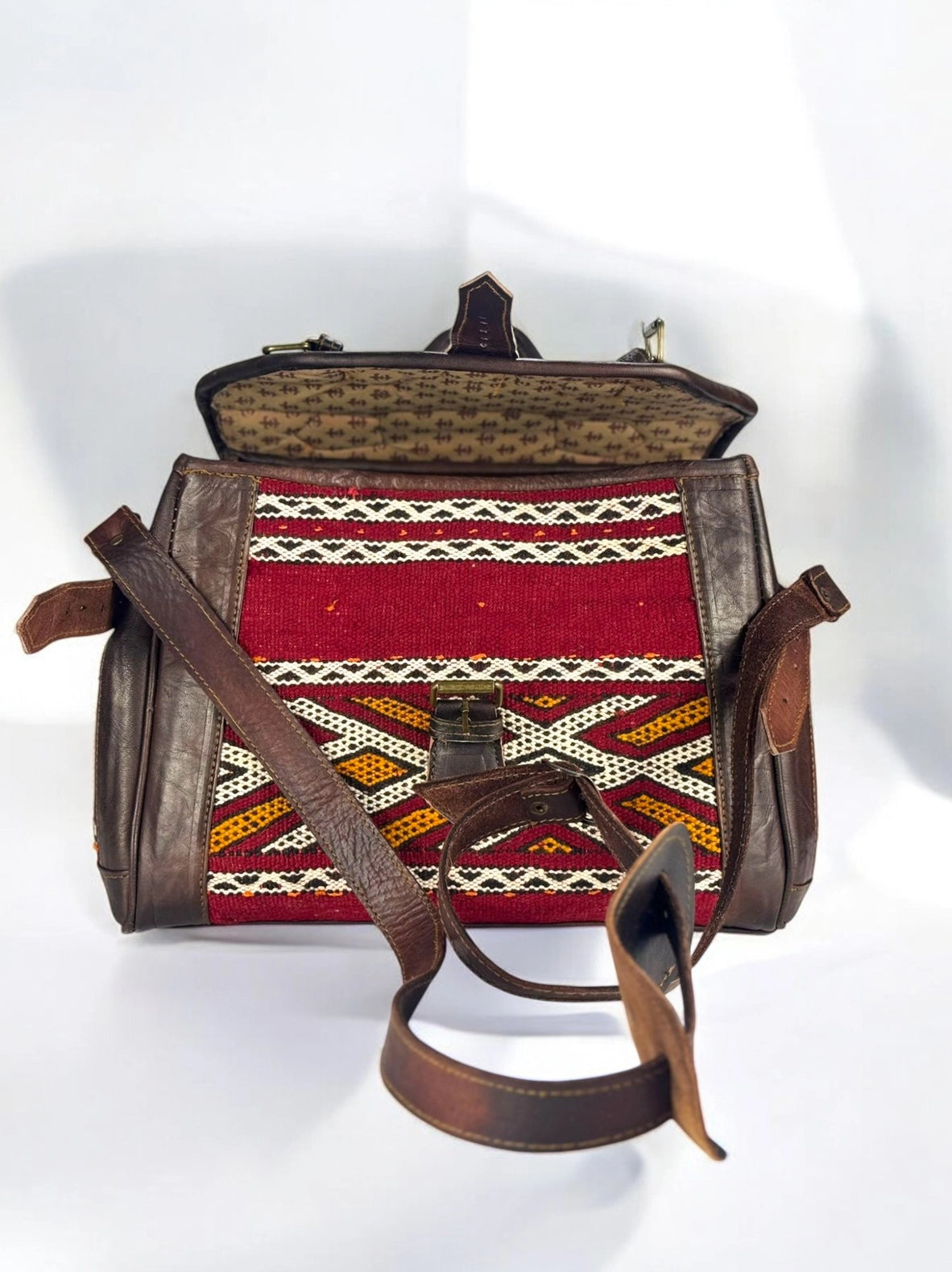 Handgefertigte marokkanische Tasche aus Leder und Kelim