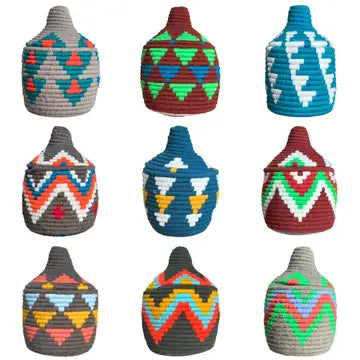 Kleine bunte Berberkörbe