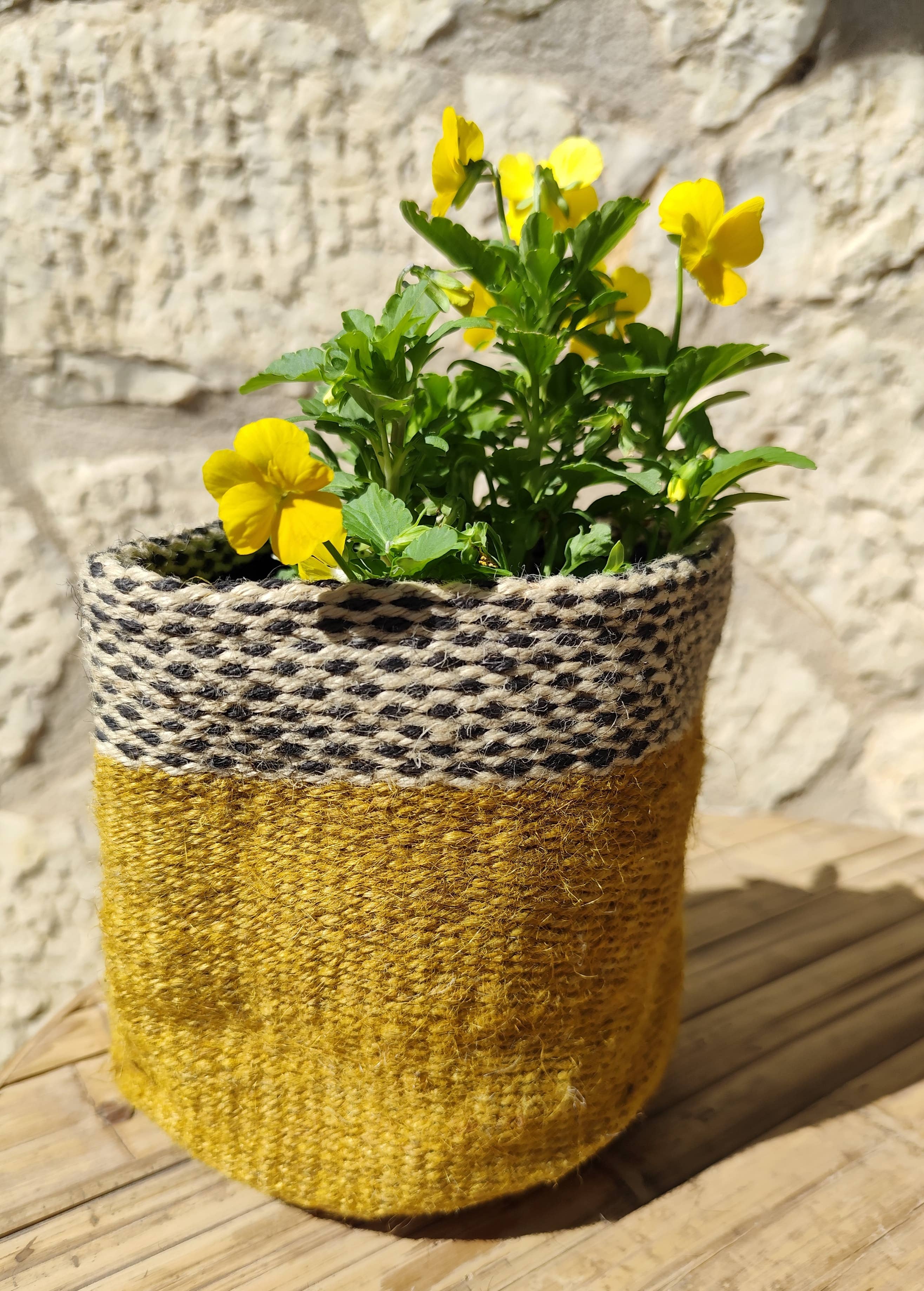 KORB AUS JUTE