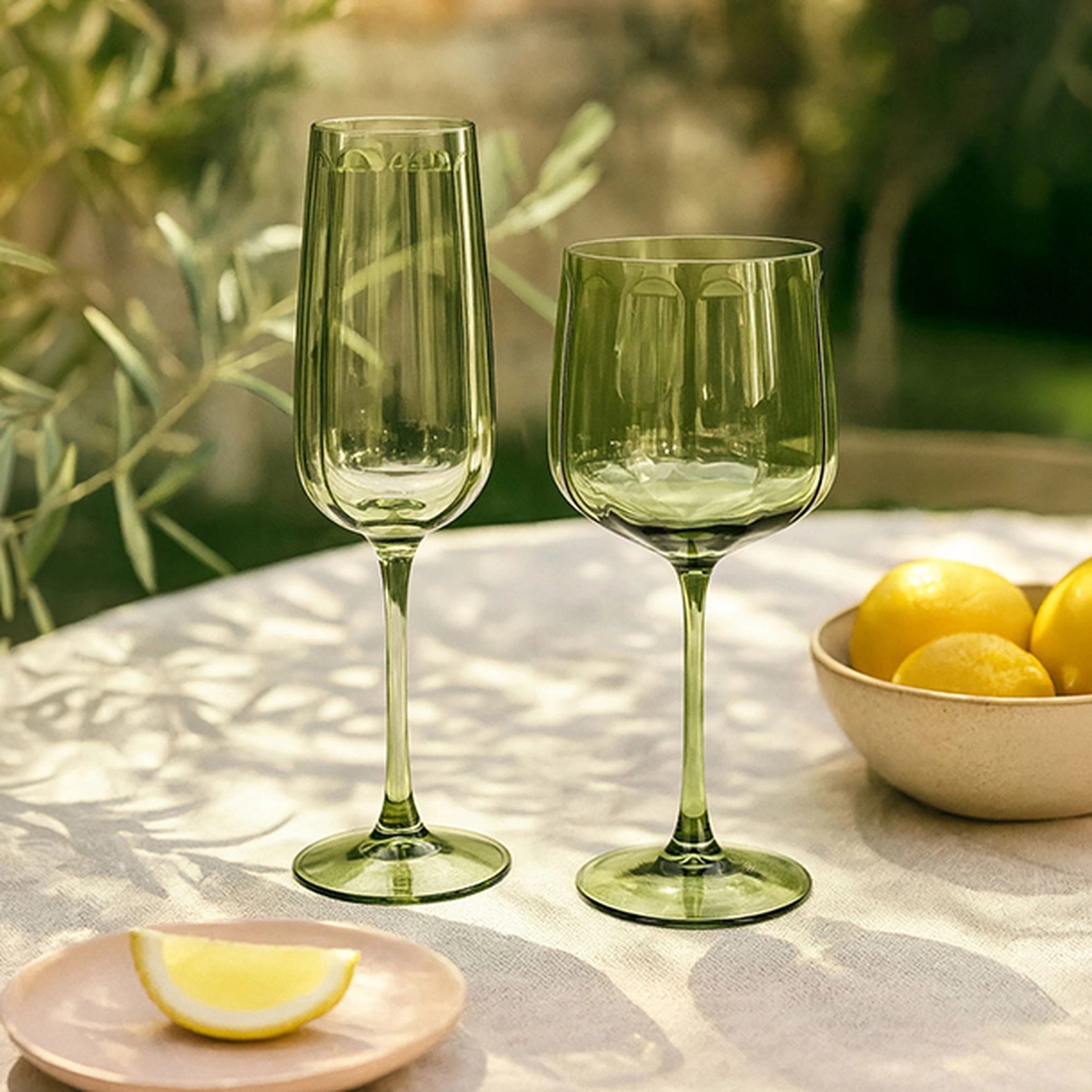 Set mit 4 Stielgläsern je 49 cl aus grünem Glas RIVIERA