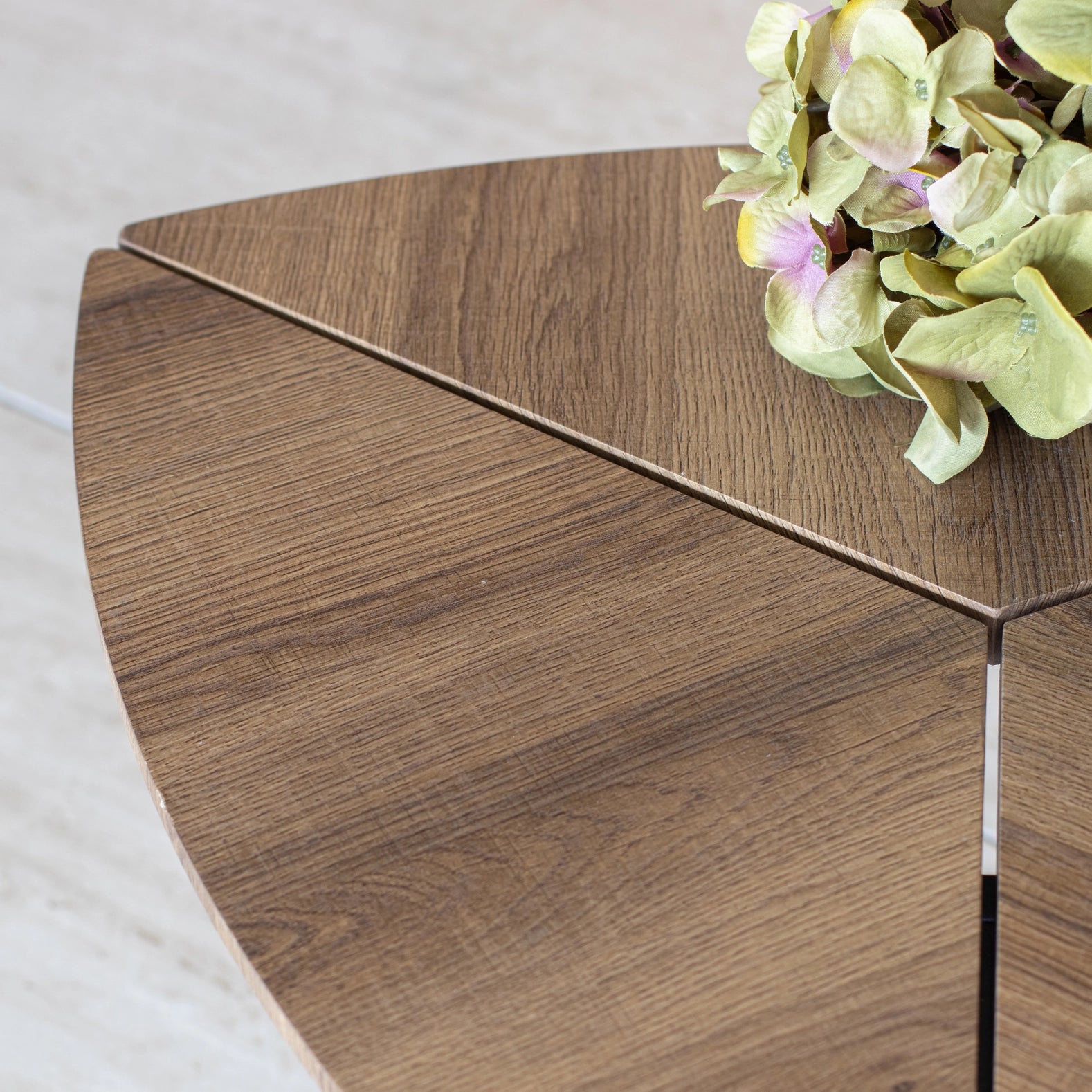 SET AUS 2 NESTBAREN COUCHTISCHEN AUS HOLZ DURCHMESSER 70/80CM COBRA