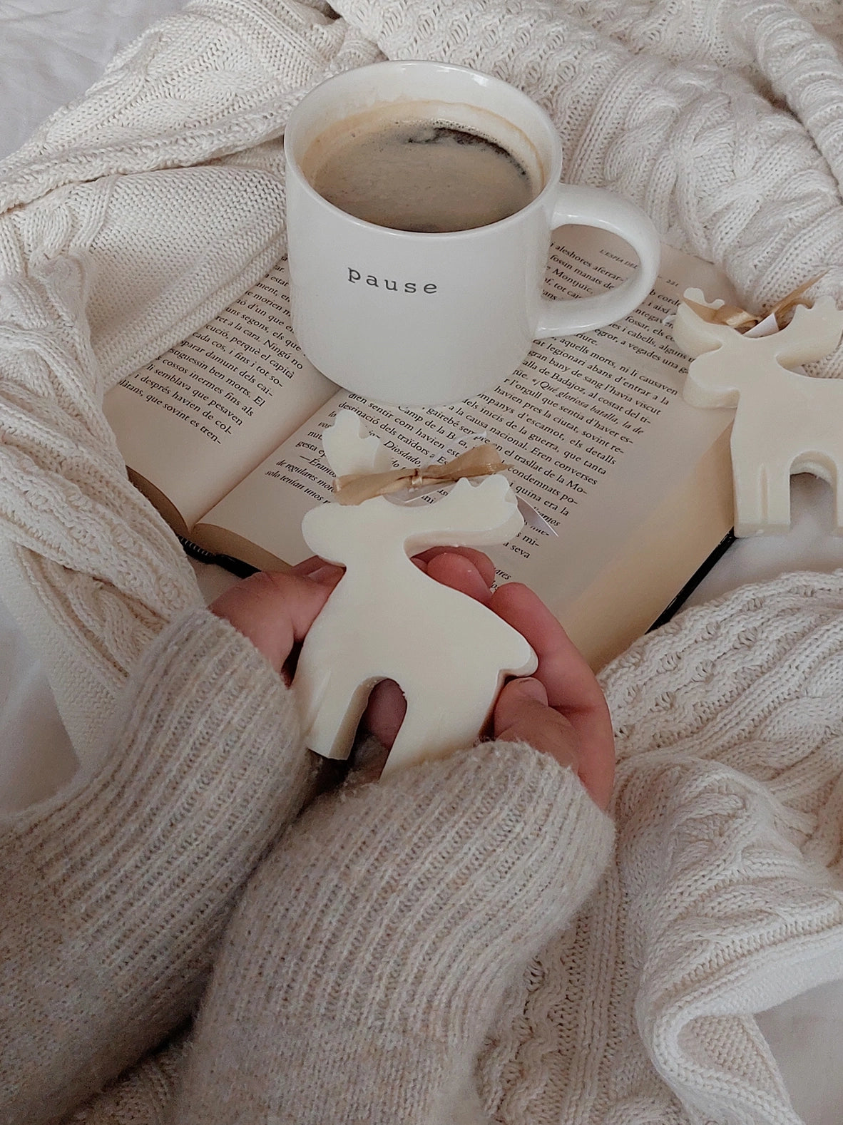 Weihnachtskerze aus Sojawachs mit Rentiermotiv