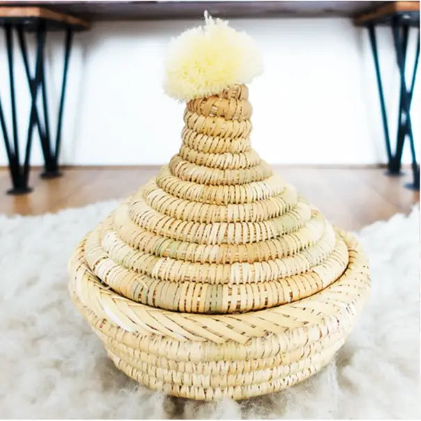 Mittlerer marokkanischer Tajine-Korb mit Bommel – Weiß