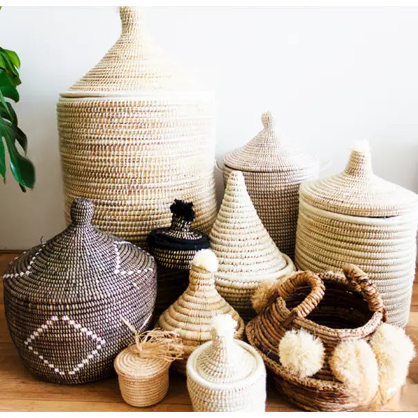 Mittlerer marokkanischer Tajine-Korb mit Bommel – Weiß