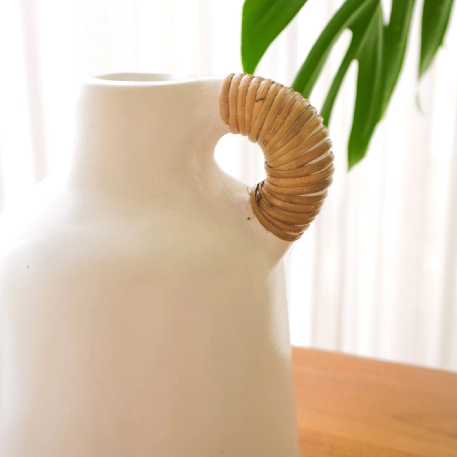 Soeji kleine weiße dekorative Tonvase für getrocknete Blumen