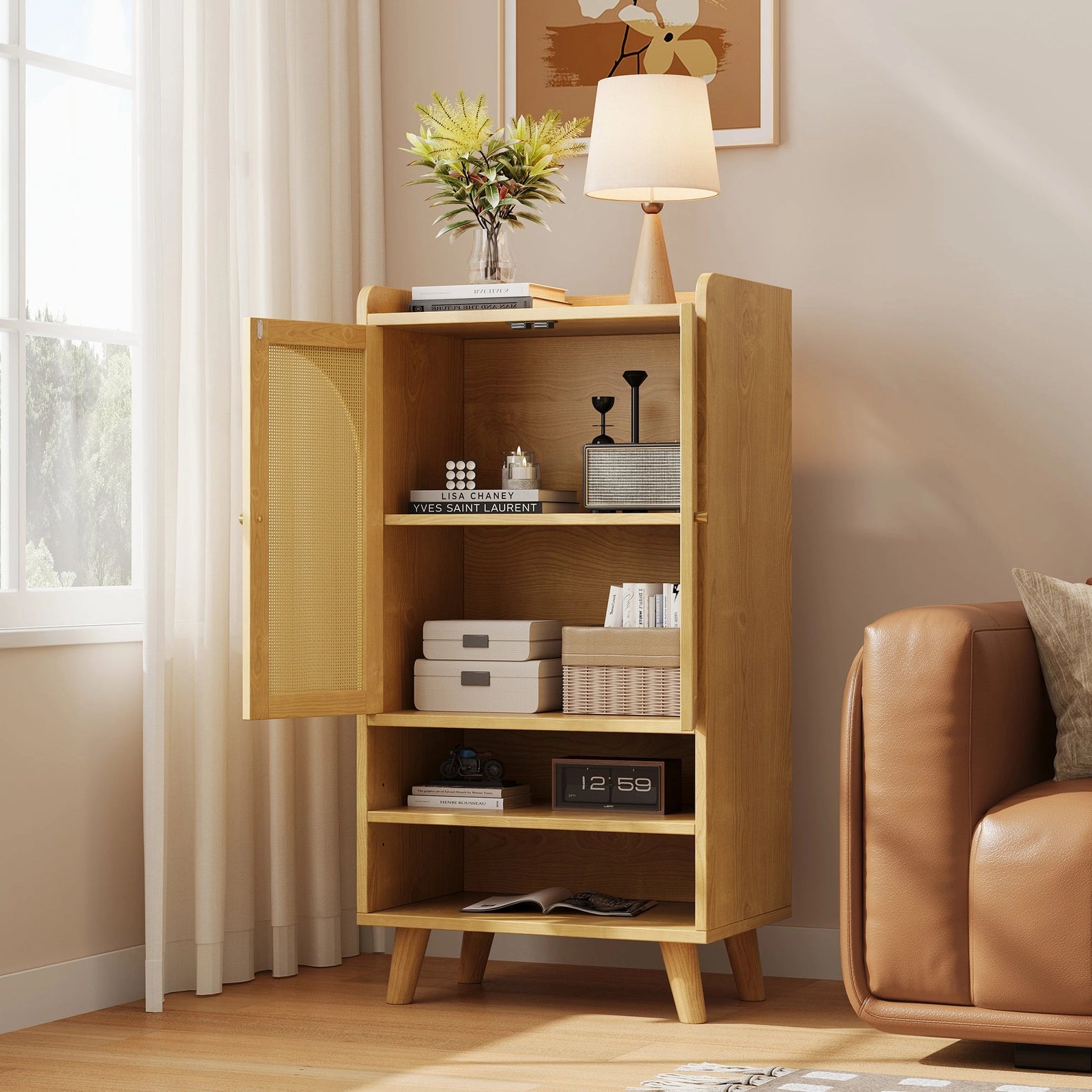 Rattan-Sideboard mit 2 Türen und 2 offenen Fächern, 60x40x121 cm, naturbelassenes Holz, vielseitiger Stauraum für Wohnzimmer, Küche oder Flur, luftiger skandinavischer Stil