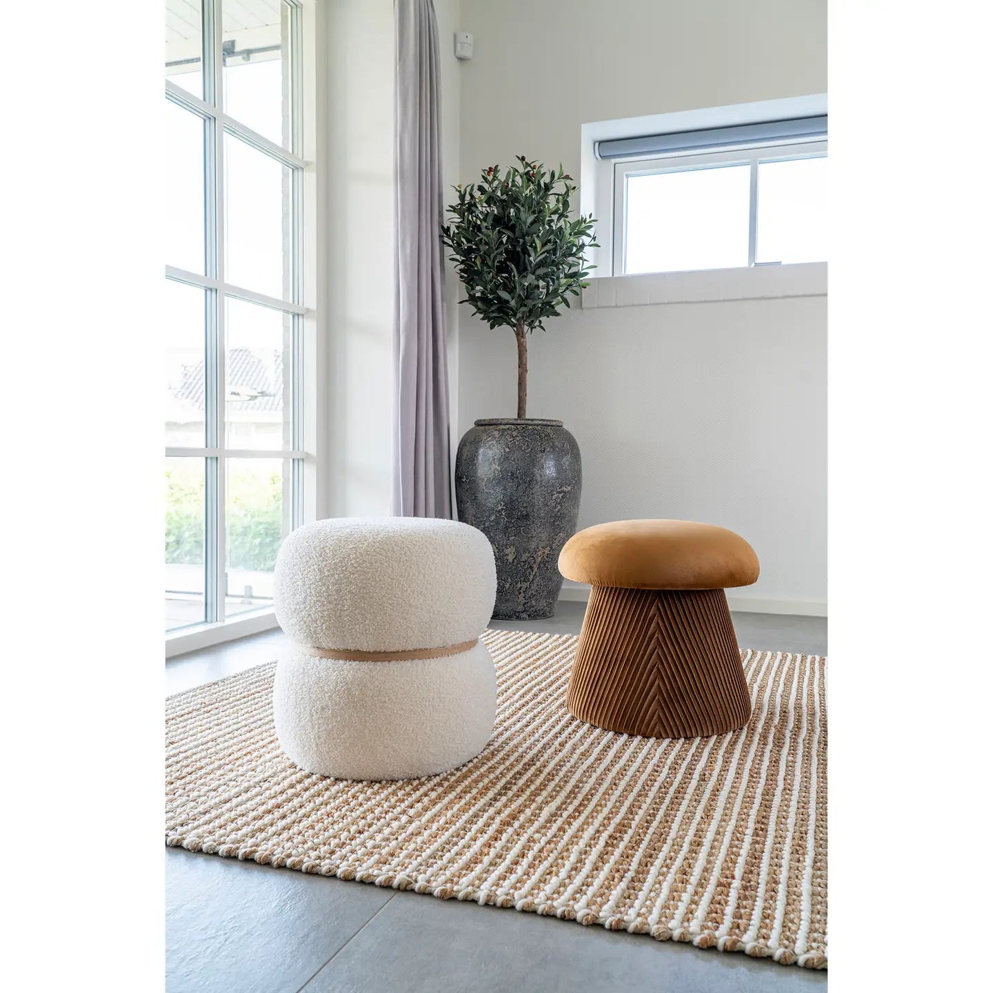 Milford Pouf aus Bouclé, Weiß, Ø 38 x 41 cm
