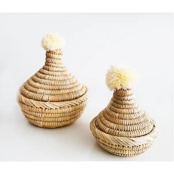 Mittlerer marokkanischer Tajine-Korb mit Bommel – Weiß